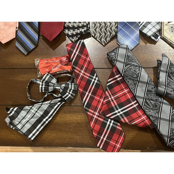 Lot of 16 Neck Ties Neck Tie Mixed Silk & Poly  3-Handkerchiefs Pocket Squares - Picture 3 of 12